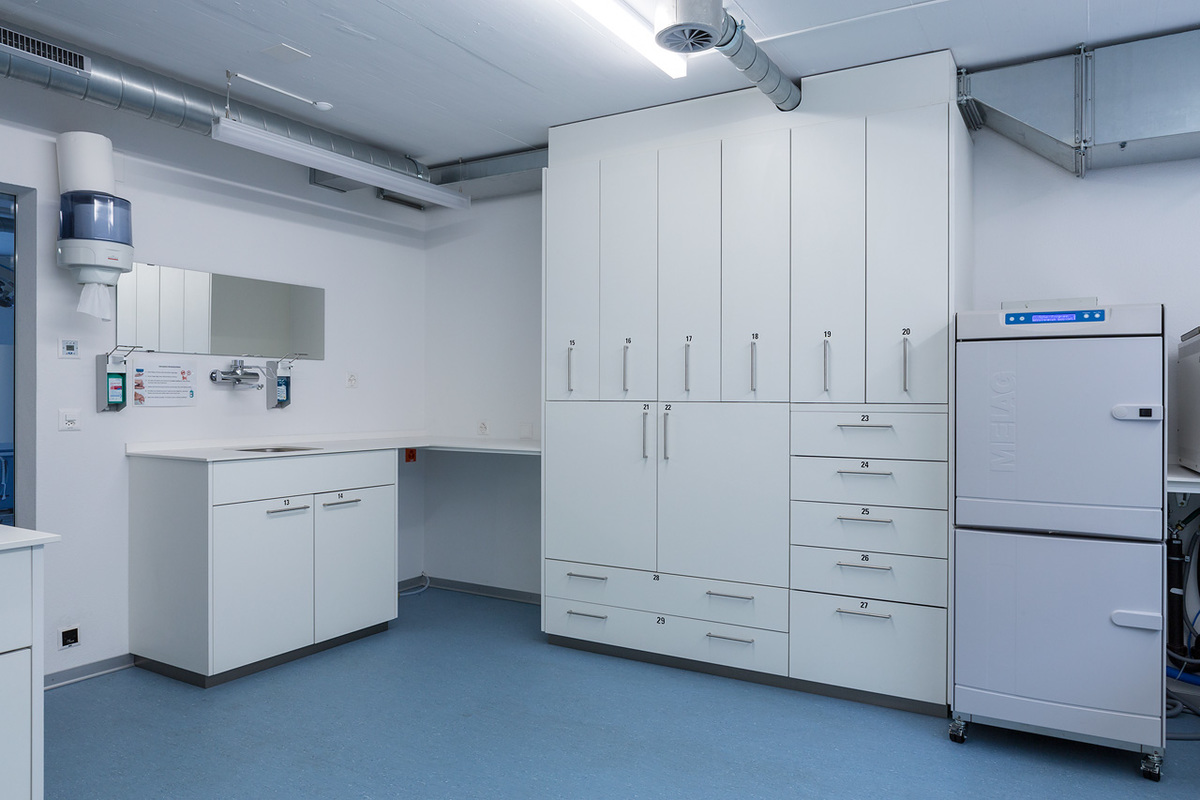 Frutiger Schränke und Möbel