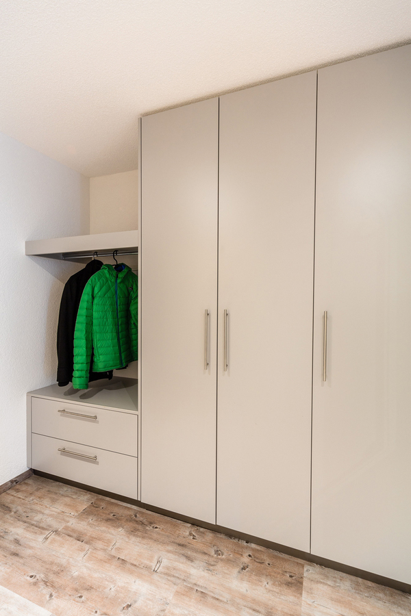 Frutiger Schränke und Möbel